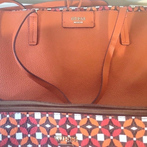 Guess Bobbi Nesting Large Reversible Tote with Coordinating Small Bag (Set) - Picture 6 of 15